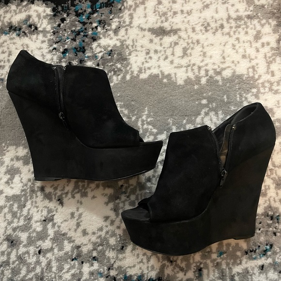 🖤 Steve Madden Wedge Peep-Toe Booties 🖤 - Picture 5 of 9